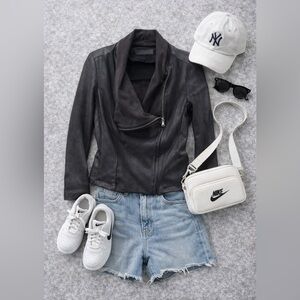 Zara black imitation Leather Jacket, very comfortable and stretchy feminine L